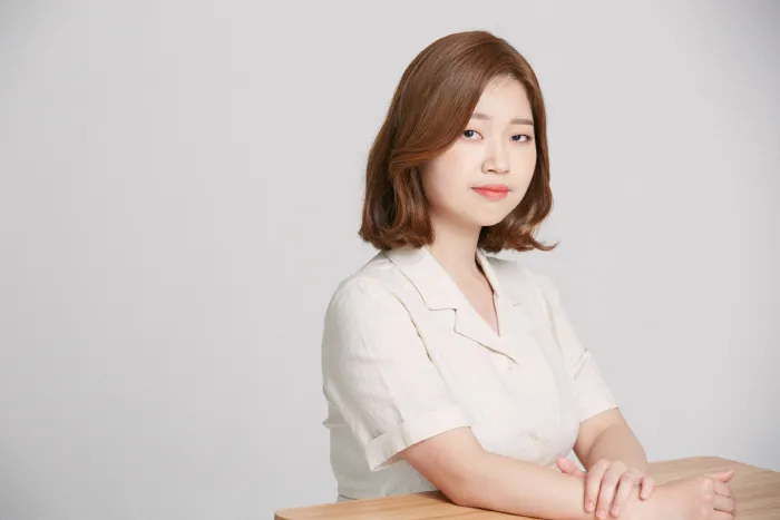 소설가, 특임교수 김초엽 대표 이미지 소설가, 특임교수인 김초엽의 대표 이미지